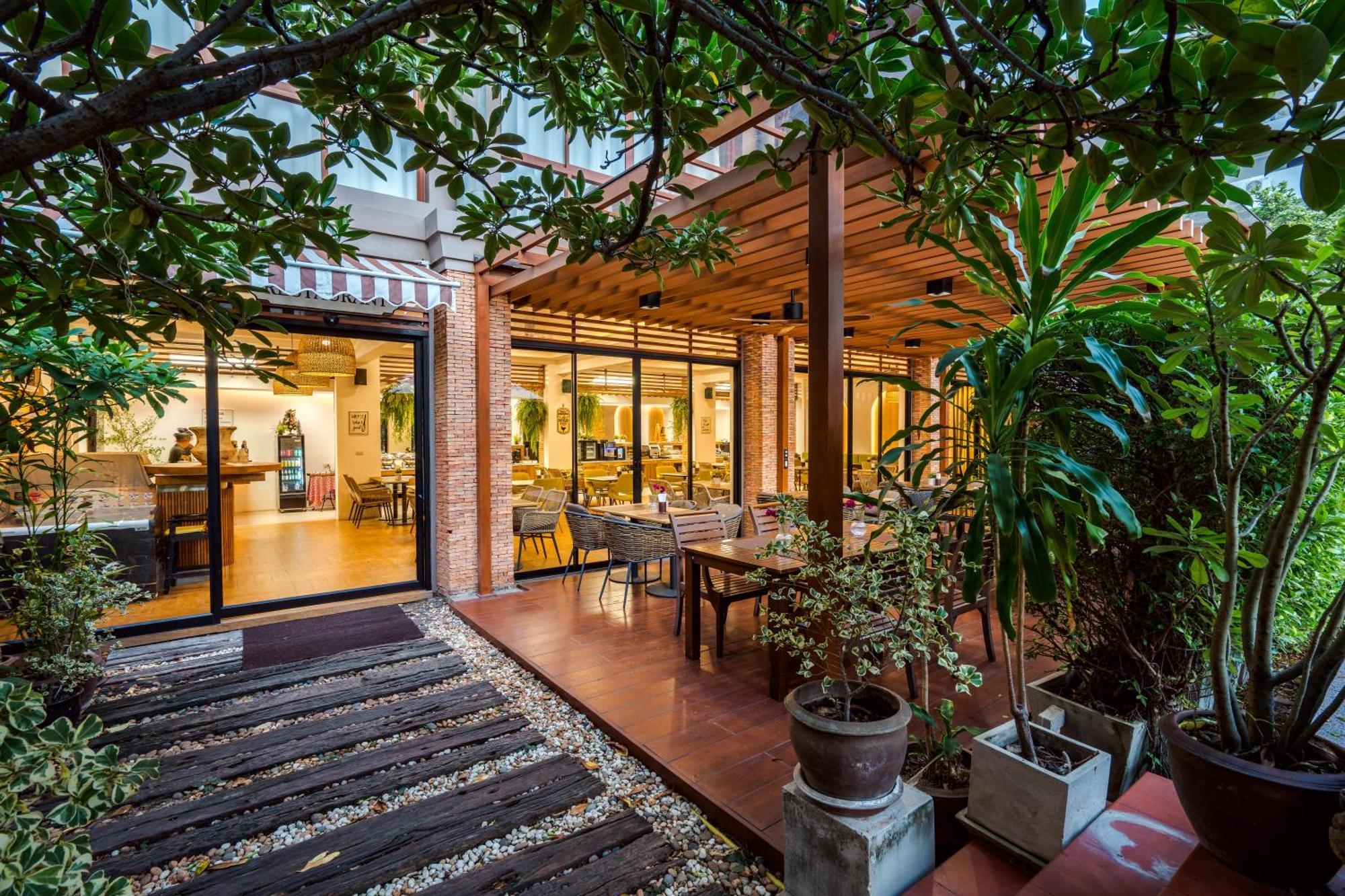 Ayrest Hua Hin Hotel Екстер'єр фото