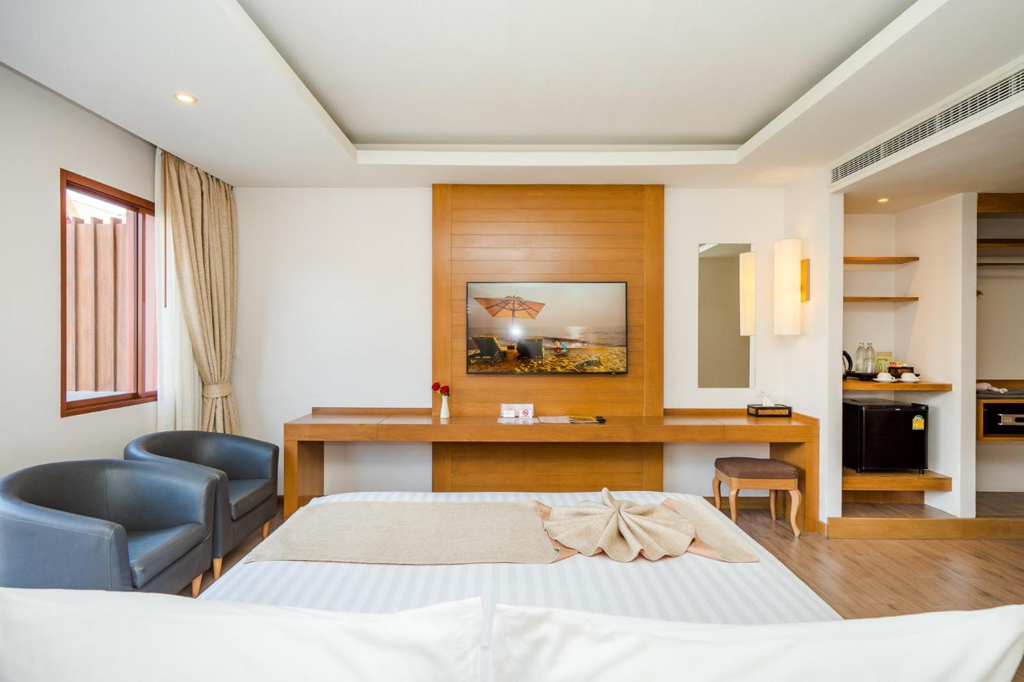 Ayrest Hua Hin Hotel Екстер'єр фото