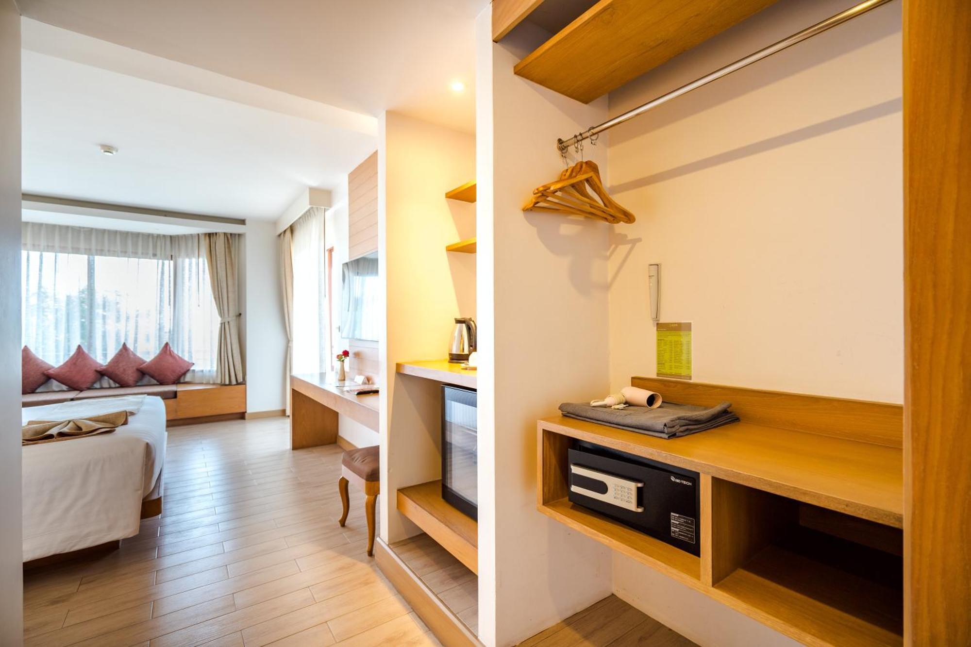 Ayrest Hua Hin Hotel Екстер'єр фото