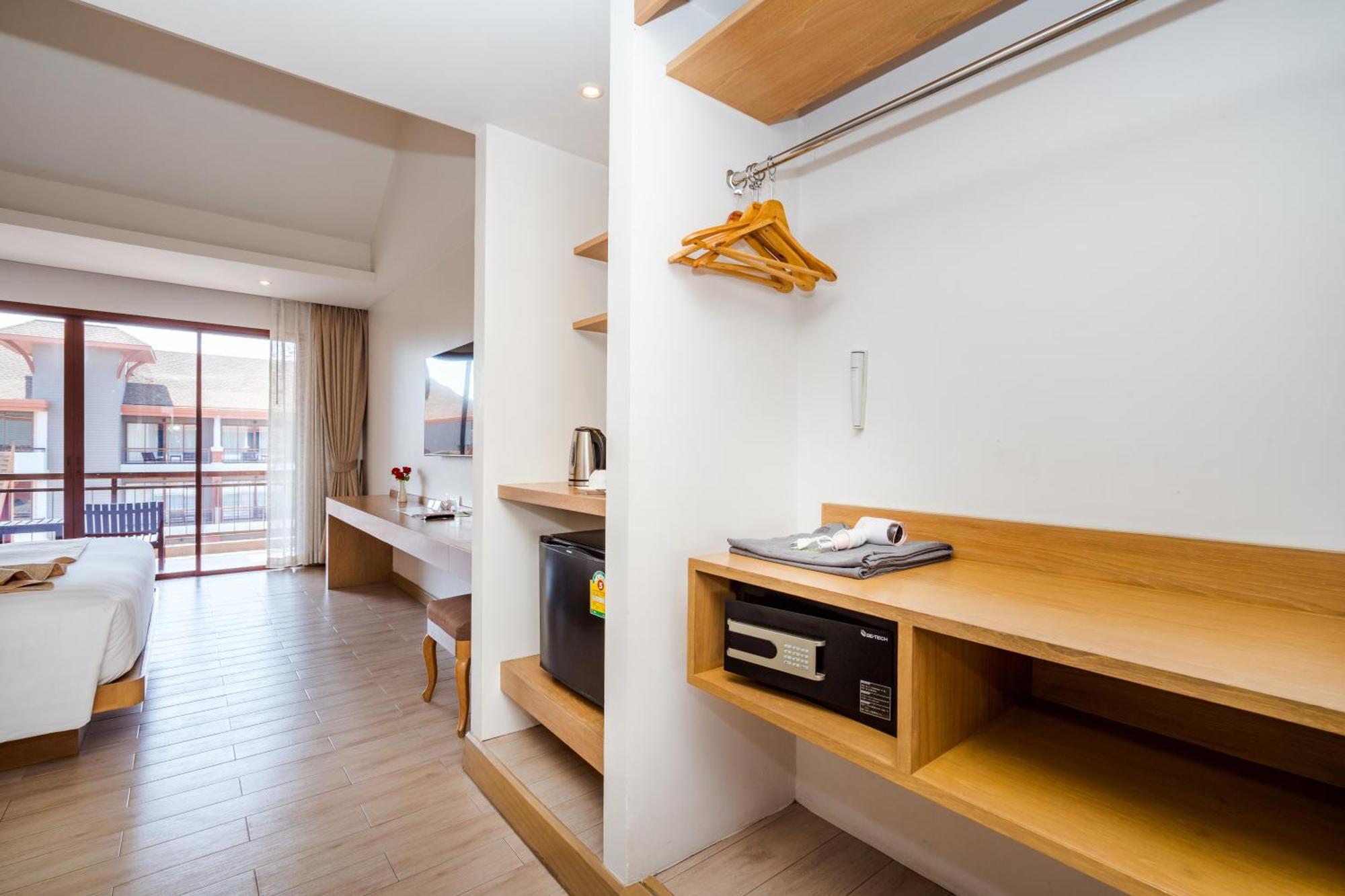 Ayrest Hua Hin Hotel Екстер'єр фото