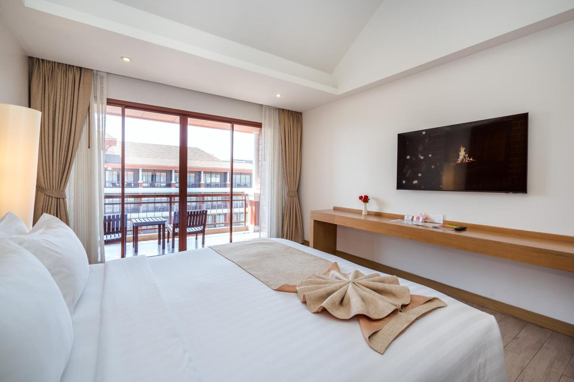 Ayrest Hua Hin Hotel Екстер'єр фото