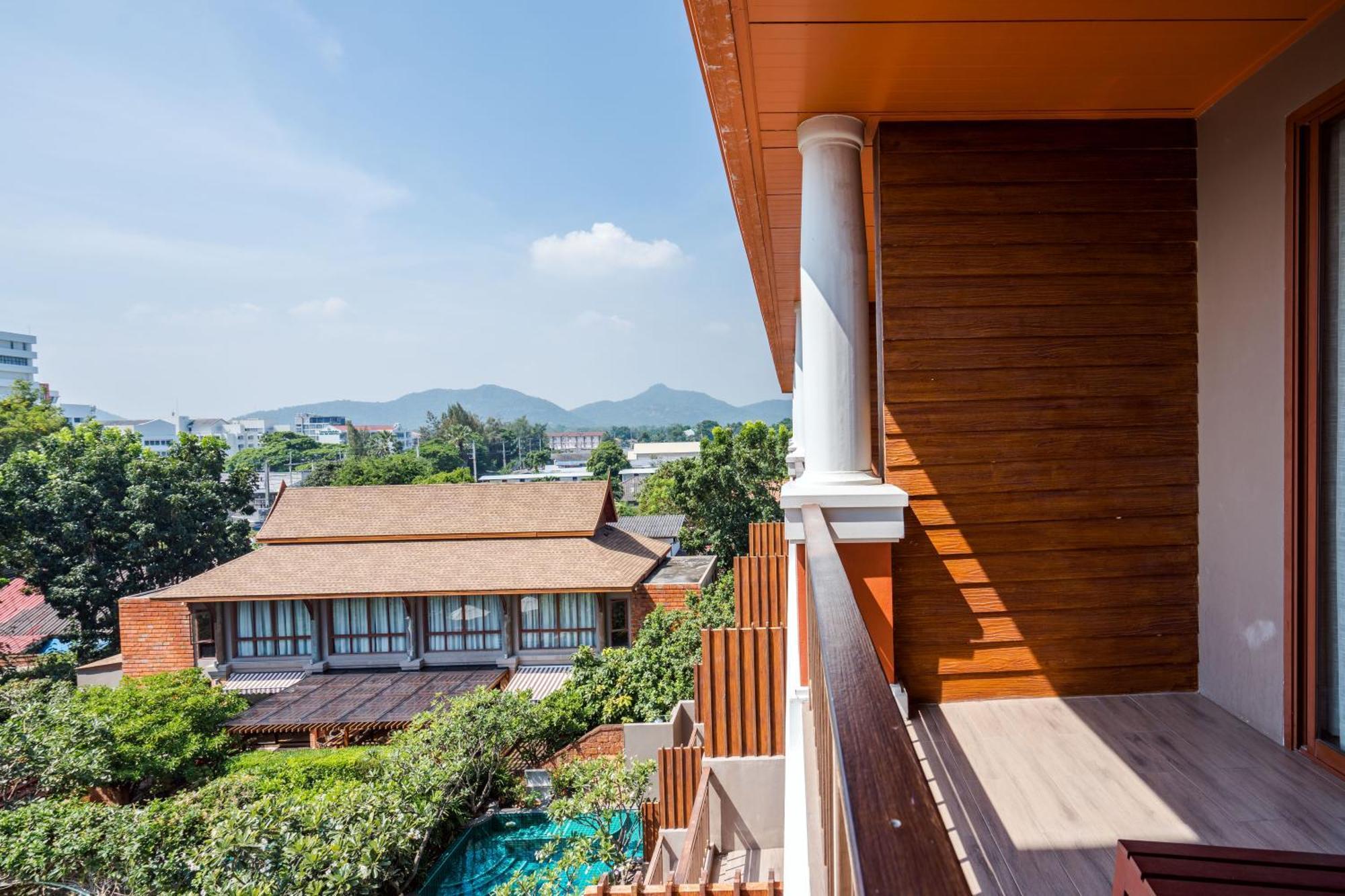 Ayrest Hua Hin Hotel Екстер'єр фото