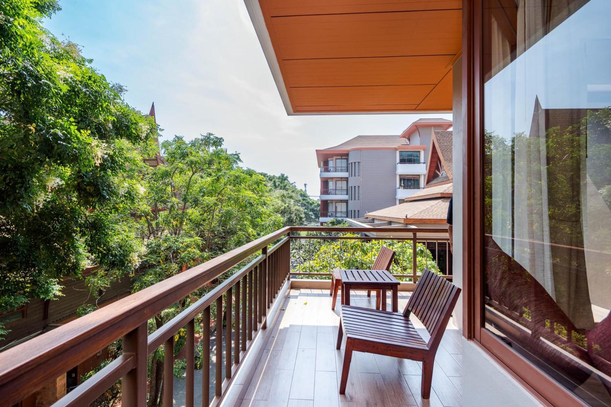 Ayrest Hua Hin Hotel Екстер'єр фото