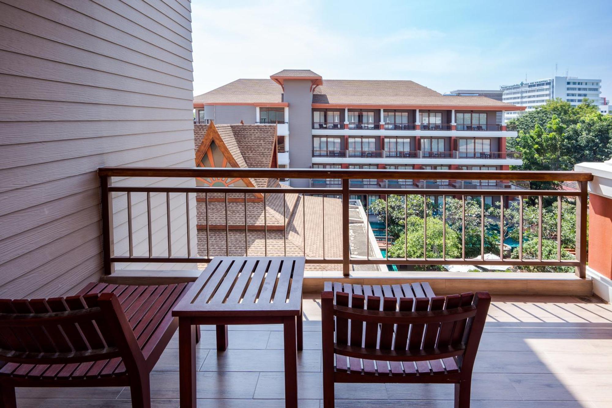 Ayrest Hua Hin Hotel Екстер'єр фото