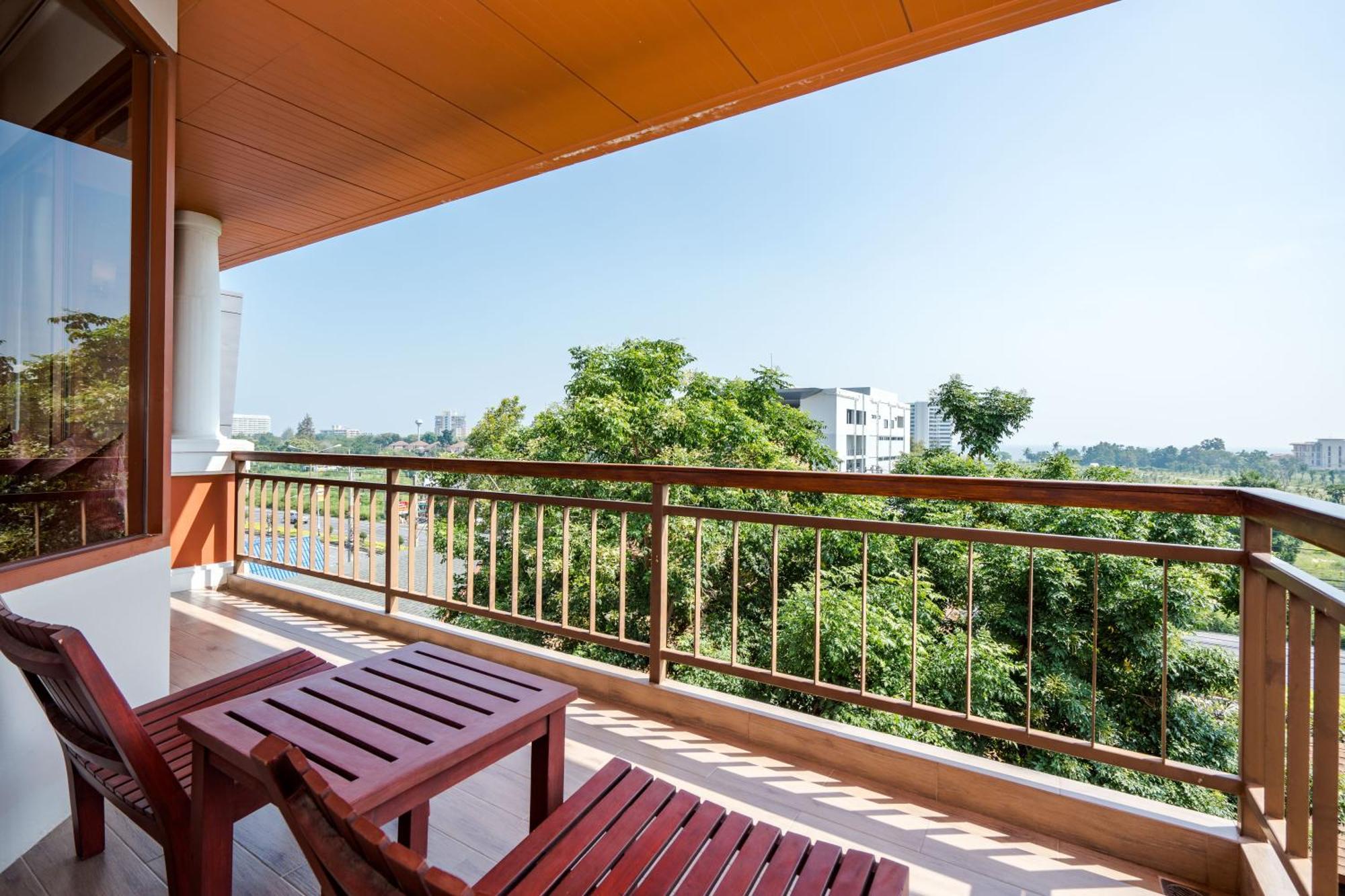 Ayrest Hua Hin Hotel Екстер'єр фото
